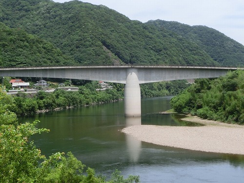 28.4　鹿賀大橋(2径間コンクリートラーメン橋).jpg